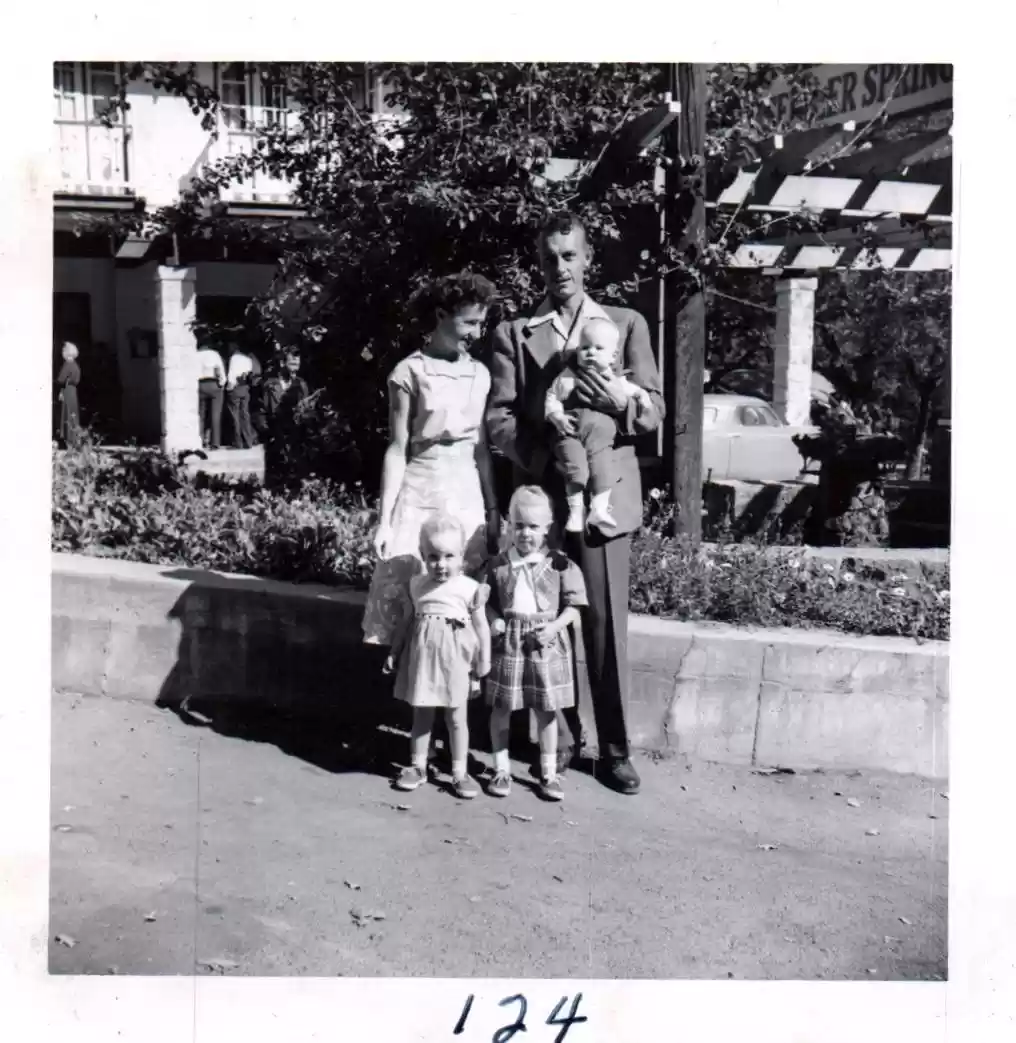 124-The G.D. Cranford Family, Gridley, Calif.